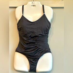 Calvin Klein size 8 ladies ruched waist one piece swimsuit